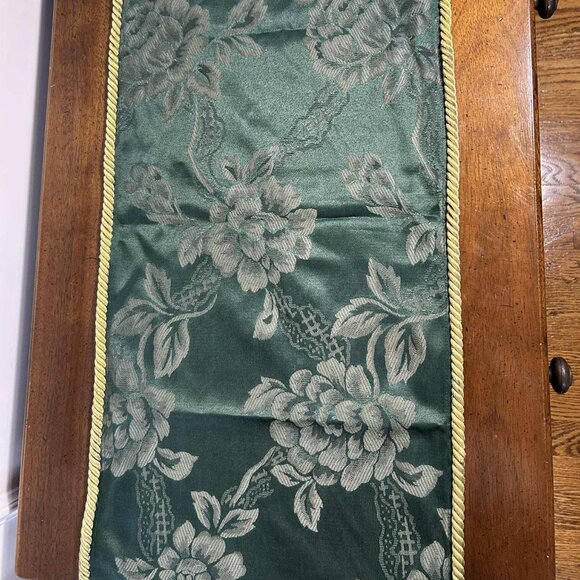 Green Floral Christmas Table Runner - Picture 2 of 8